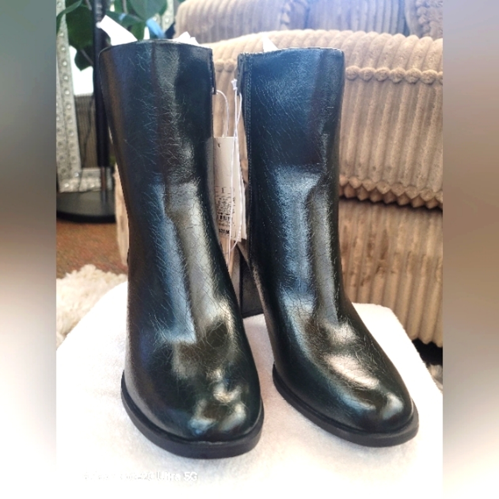 NEW WITH TAGS BOOTS